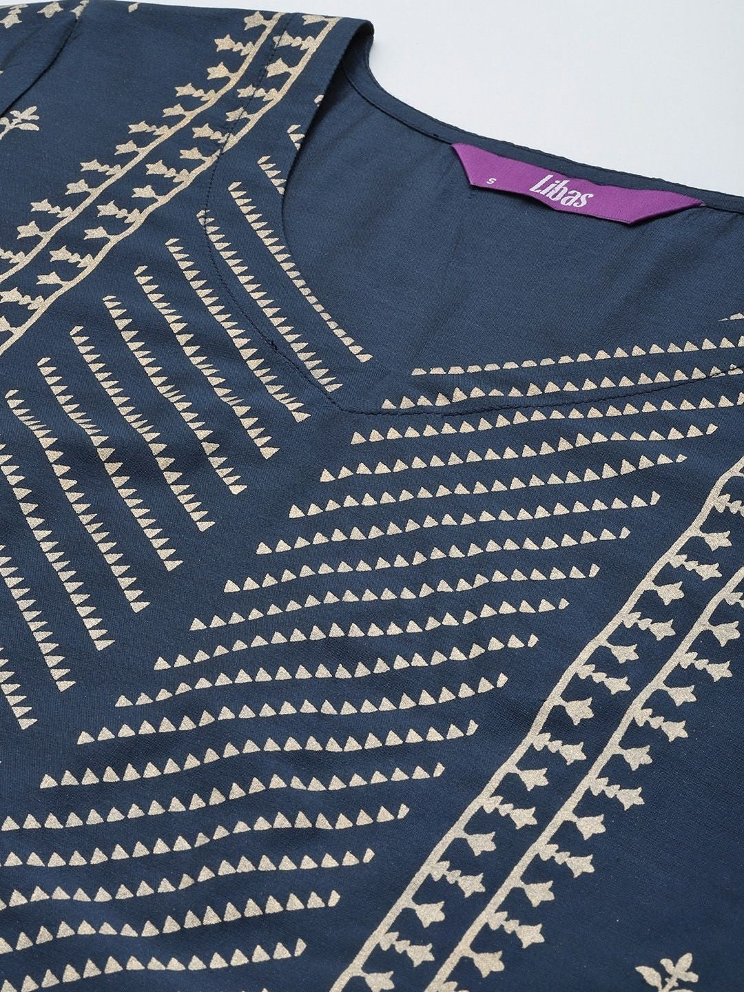 Women Ethnic Motifs Printed Regular Kurta with Trousers & With Dupatta