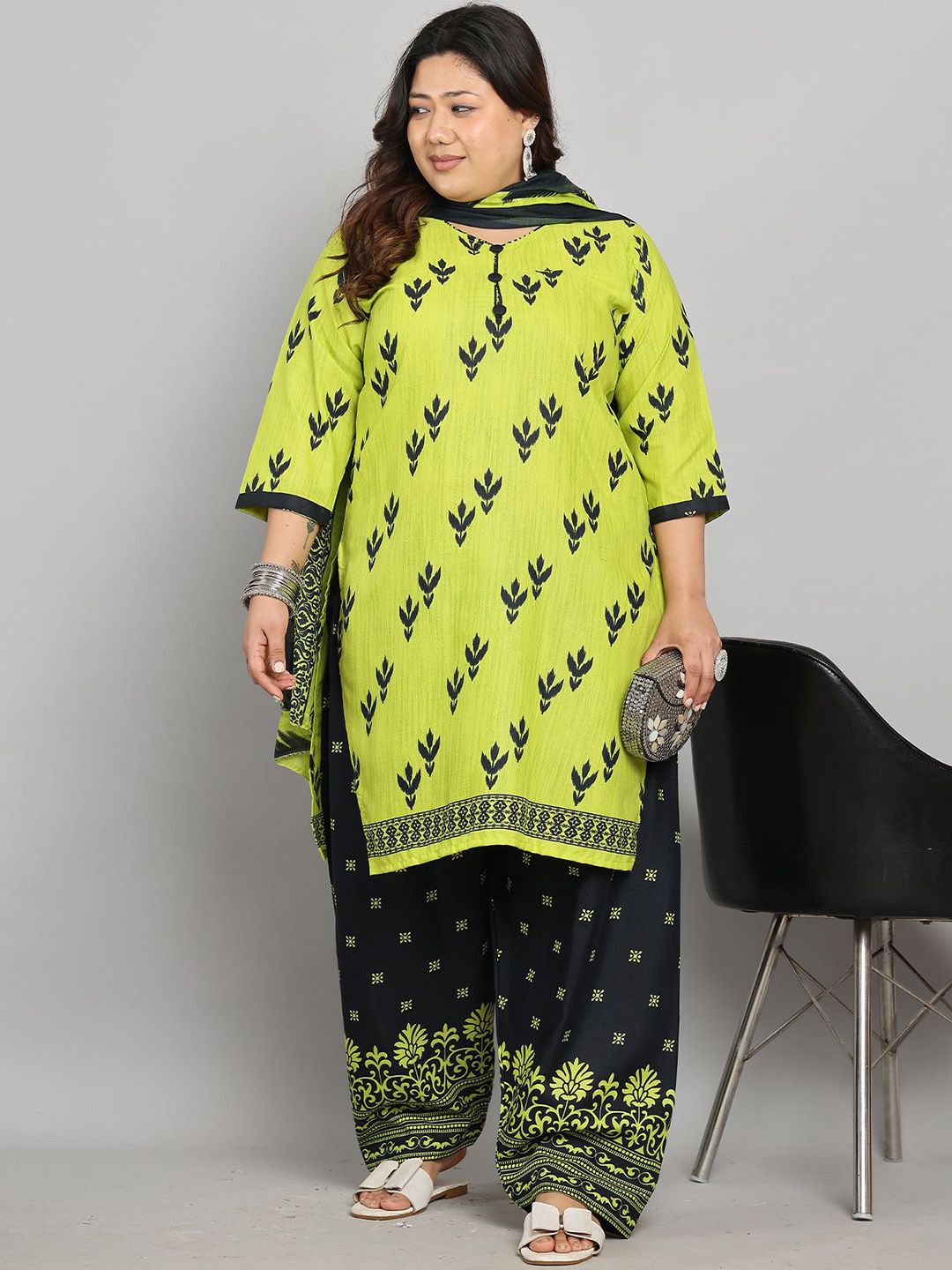 Dhiyona KL Women Plus Size Floral Printed Kurti with Palazzos & Dupatta