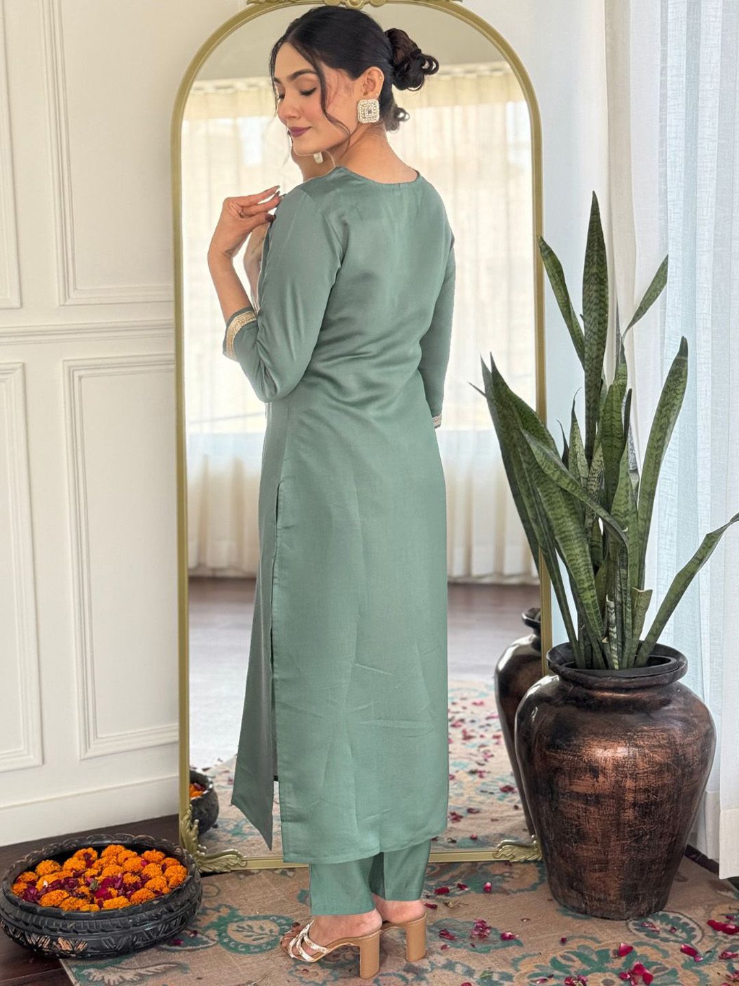 Dhiyona KL Yoke Design V-Neck Straight Kurta With Trousers And Dupatta