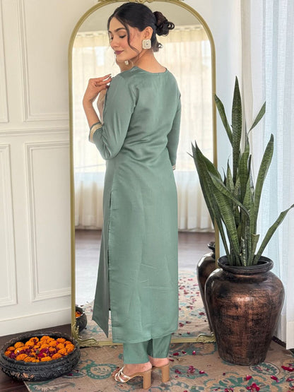 Dhiyona KL Yoke Design V-Neck Straight Kurta With Trousers And Dupatta