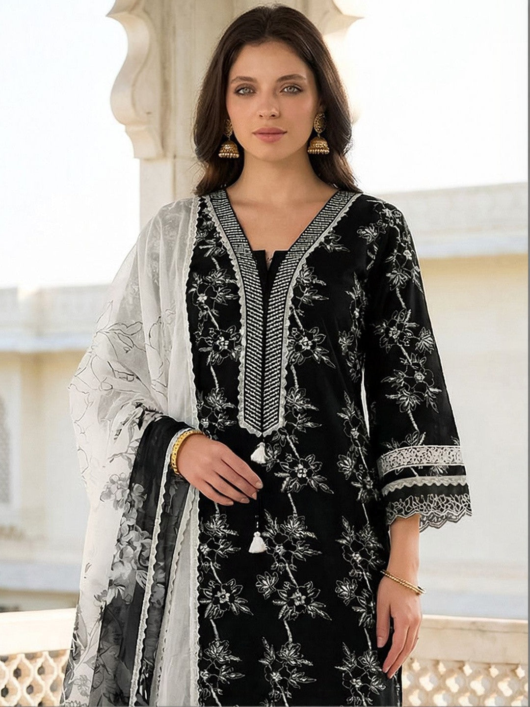 Women Floral Actual Embroidery Regular Thread Work Pure Cotton Kurta Set
