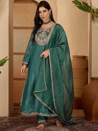 Women Ethnic Motifs Yoke Design Regular Sequinned Kurta Set