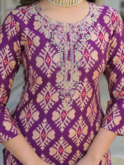 Dhiyona KL Women Ethnic Motifs Printed Regular Thread Work Kurta with Trousers & With Dupatta
