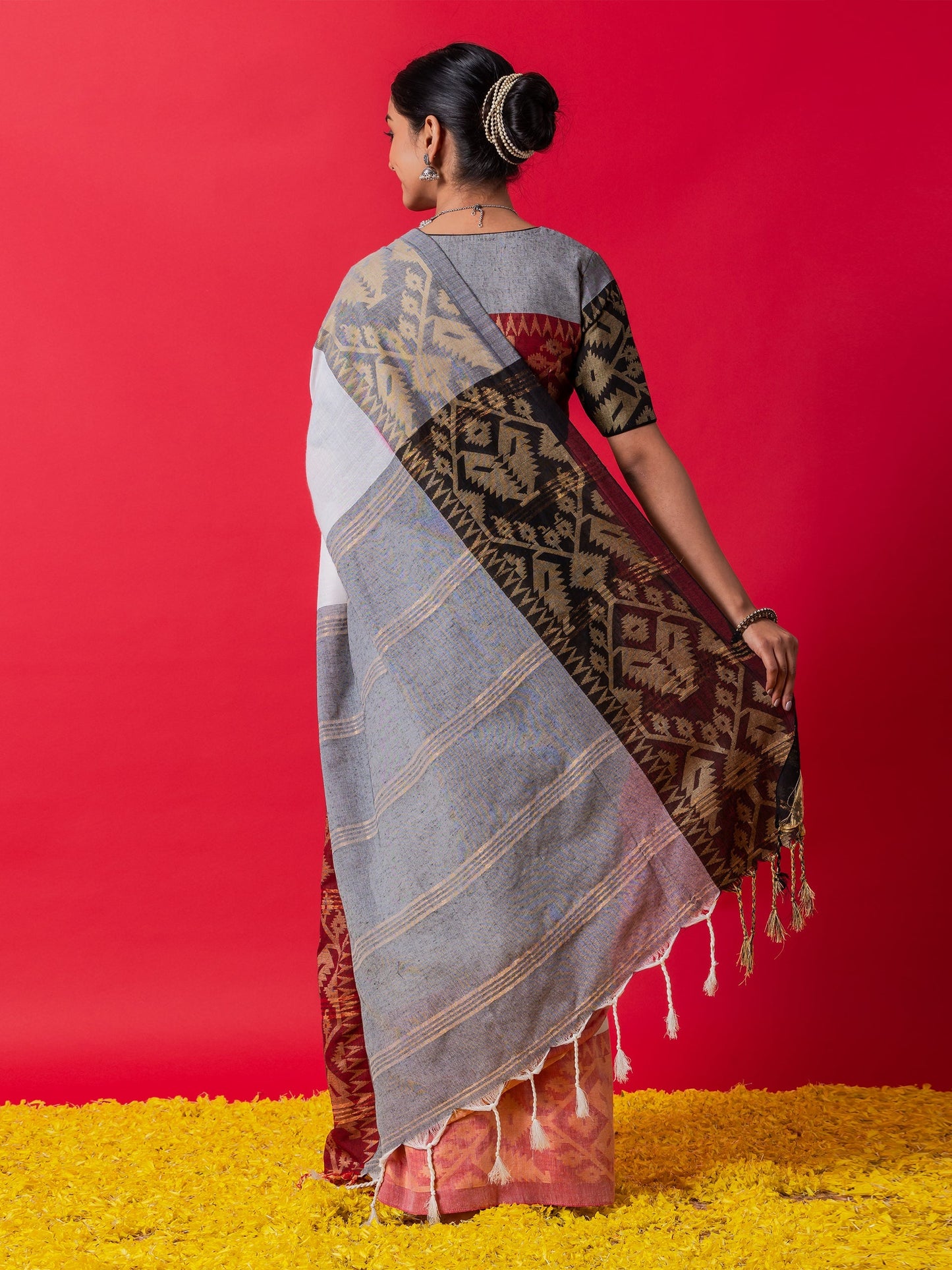 Dhiyona ST White Ghoomar Ganga Yamuna Cotton Saree with Blouse Fabric