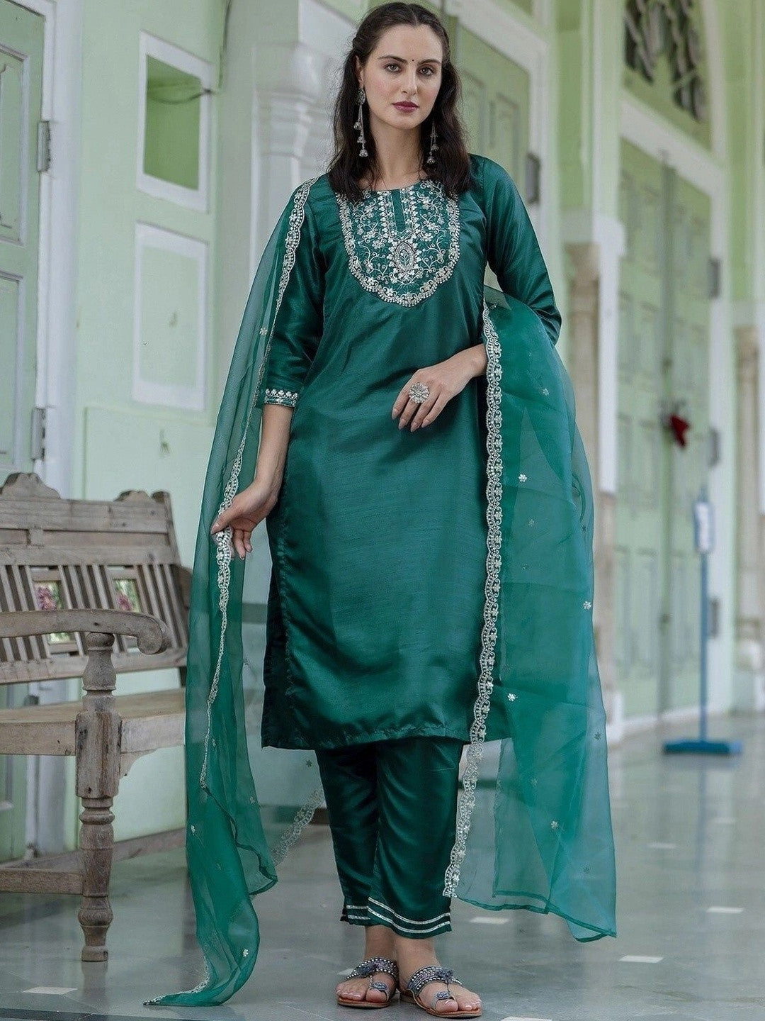 Women Embroidered Regular Thread Work Kurta with Patiala & With Dupatta