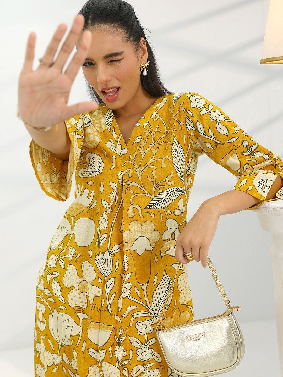 Women Floral Printed Regular Kurta with Trousers