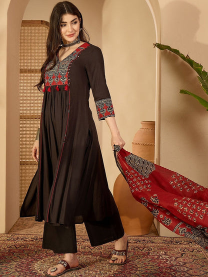 Embroidered Kurta Set