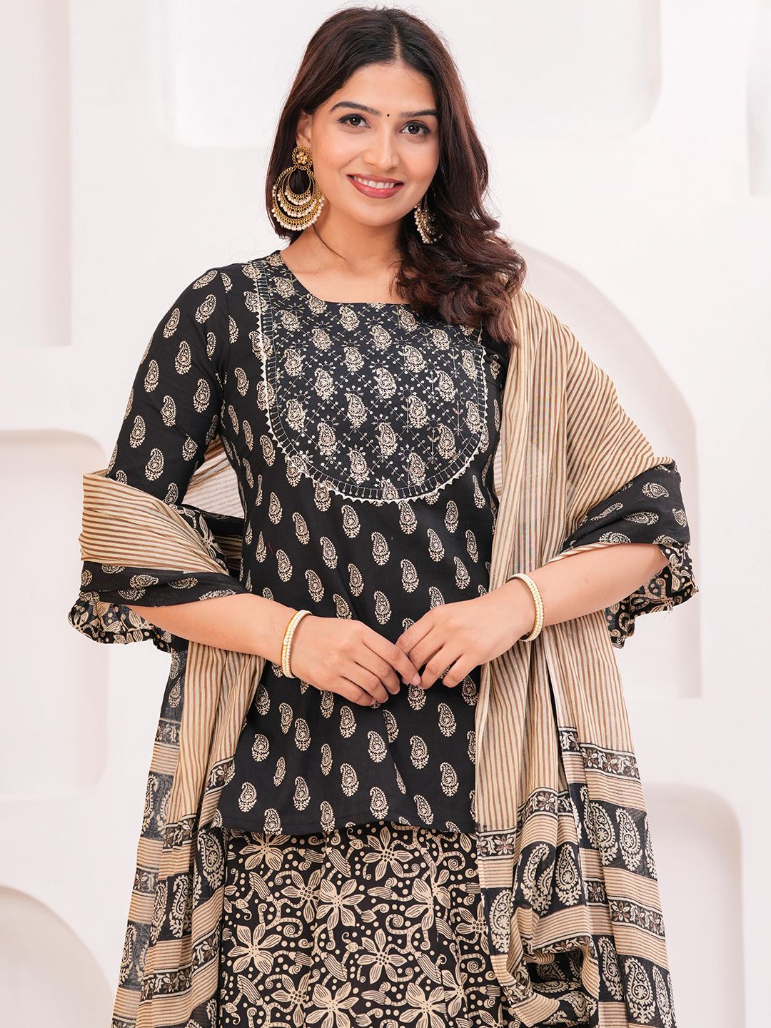 Dhiyona KL Women Paisley Printed Cotton Kurti with Skirt & Dupatta