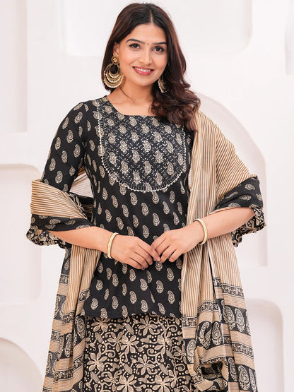 Dhiyona KL Women Paisley Printed Cotton Kurti with Skirt & Dupatta