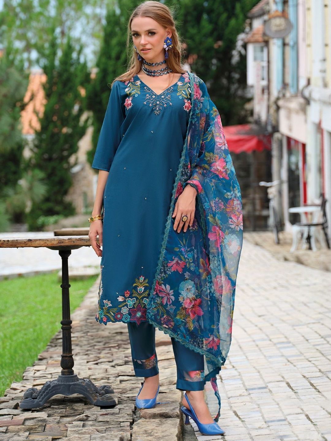 Dhiyona IE Women Floral Embroidered Kurta with Trousers & Dupatta
