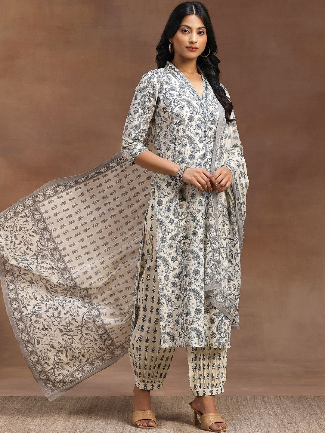 Women Ethnic Motifs Printed Regular Sequinned Kurta with Pyjamas & With Dupatta