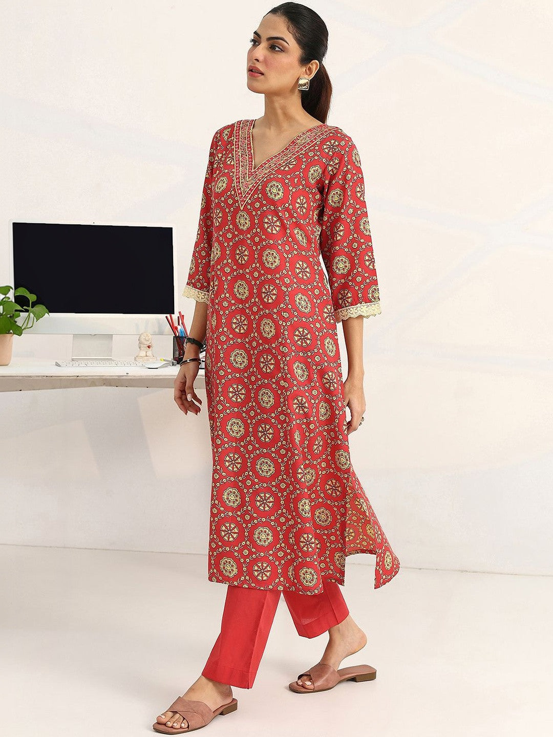 Women Ethnic Motifs Printed Regular Cotton Blend Kurta with Trousers & With Dupatta