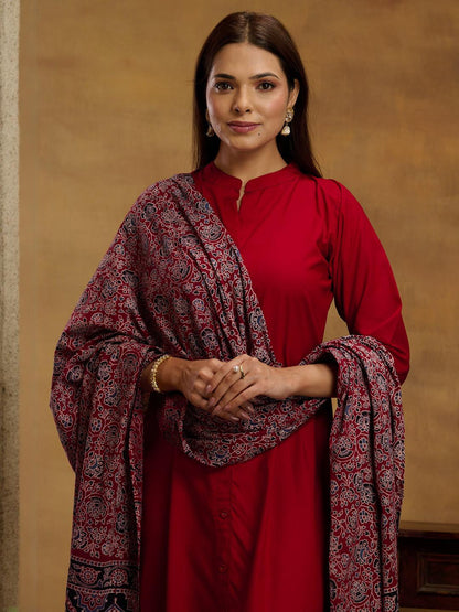 Women Maroon Viscose Rayon Kurta Sets