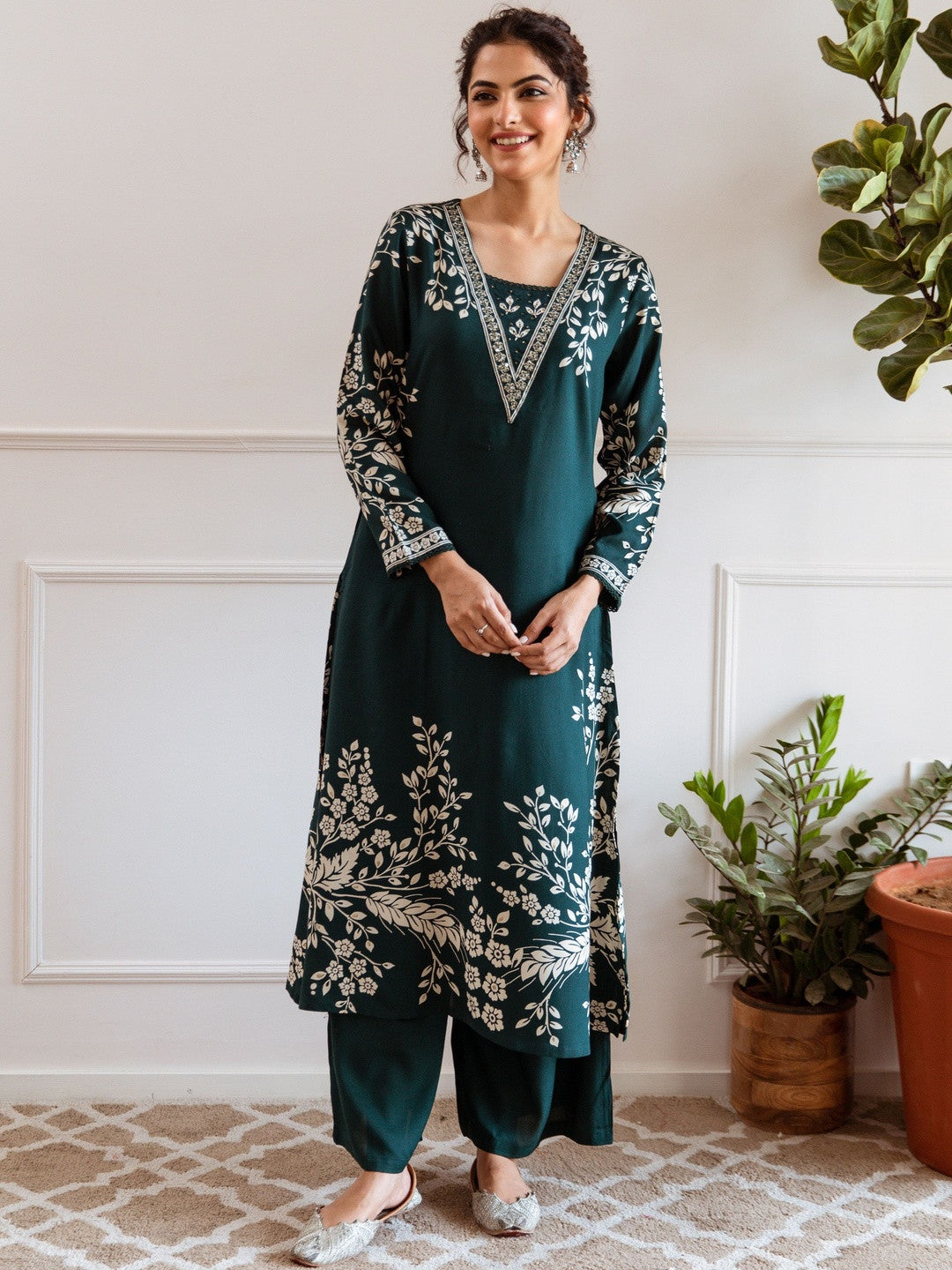 Dhiyona SN Embroidered & Printed V-Neck Kurta & Palazzos