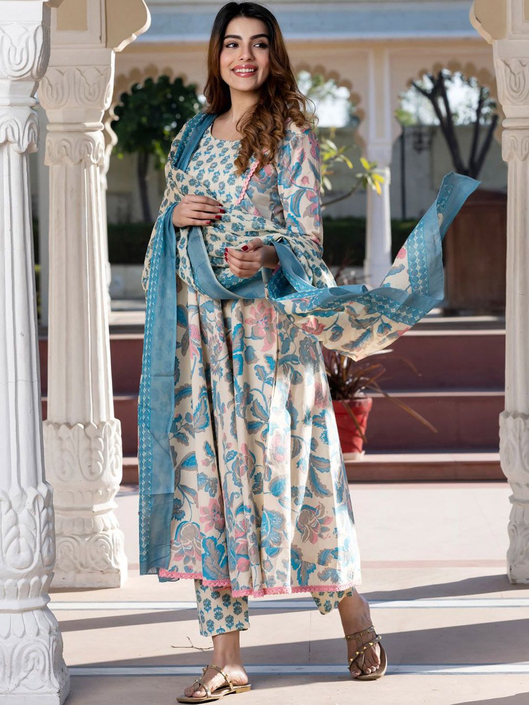 Dhiyona KL Women Floral Printed Regular Pure Cotton Kurta with Trousers & With Dupatta