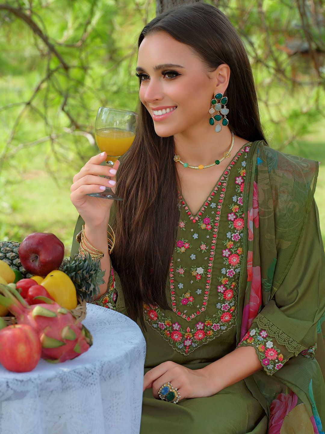 Dhiyona IE Women Floral Embroidered Thread Work Liva Kurta with Trousers & With Dupatta