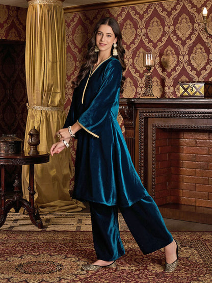 Dhiyona CH Women Regular Thread Work Velvet Kurta with Trousers