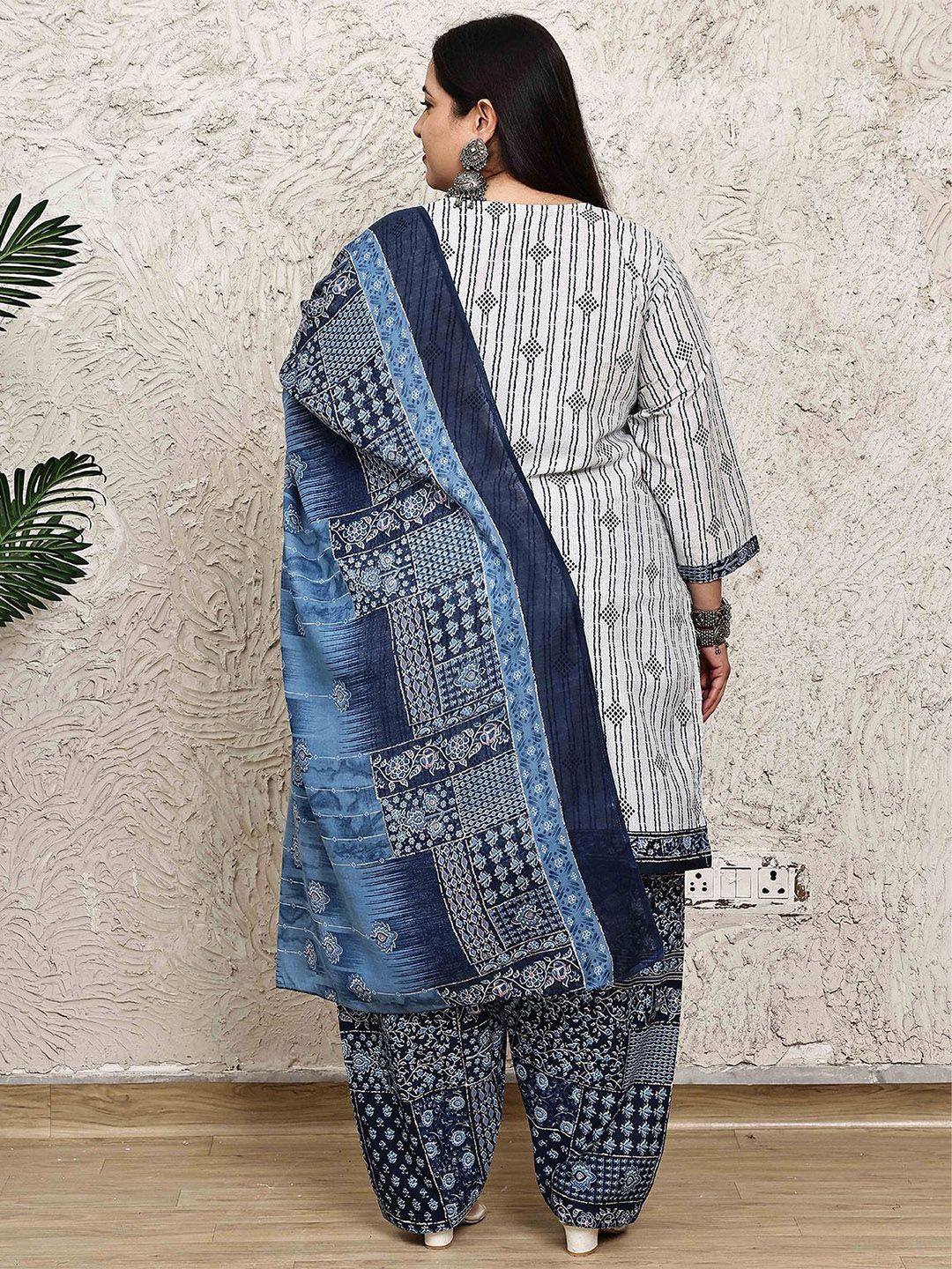 Dhiyona KL Women Ethnic Motifs Printed Kurta with Salwar & Dupatta
