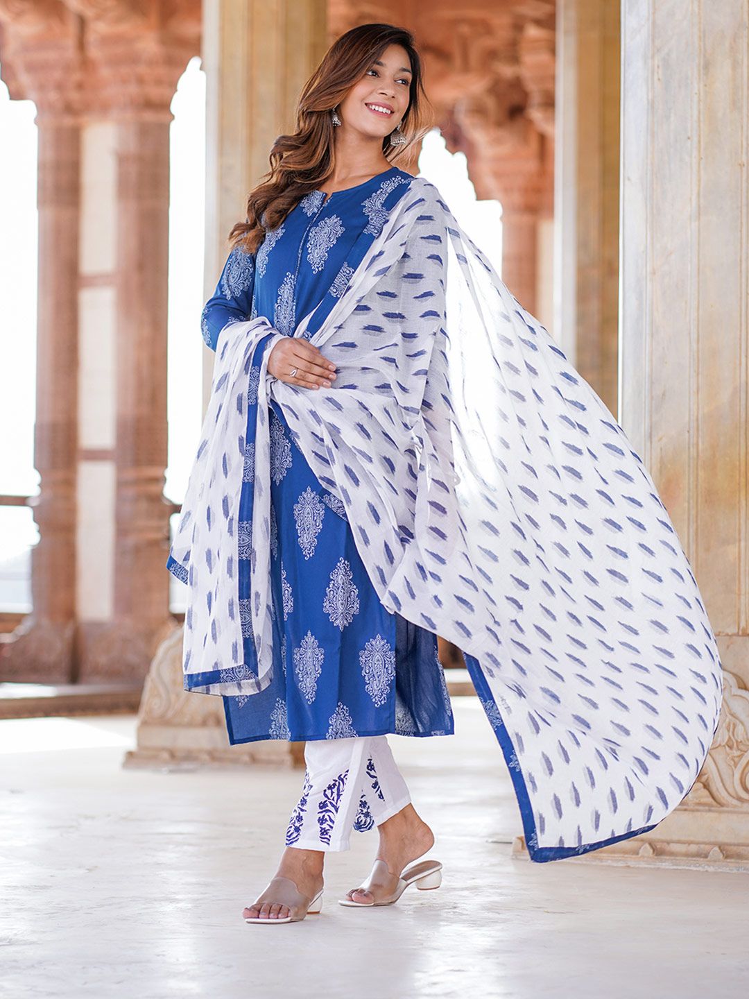 Dhiyona KL Paisley Printed Round Neck Straight Kurta With Trousers And Dupatta