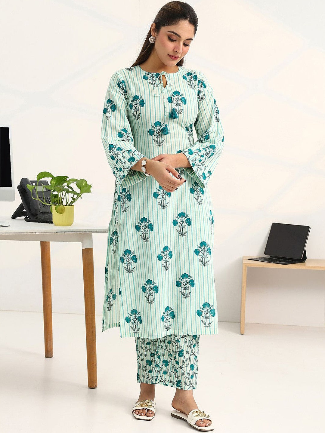 Women Printed Regular Cotton Blend Kurta with Trousers
