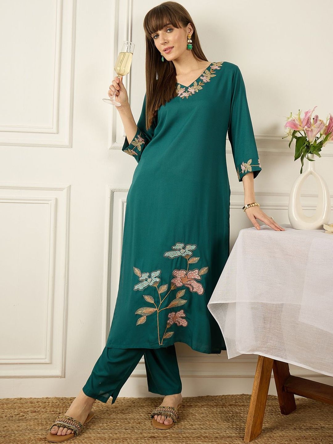 Dhiyona IE Embroidered V-Neck Three-Quarter Sleeves Pure Cotton Tunic And Trousers