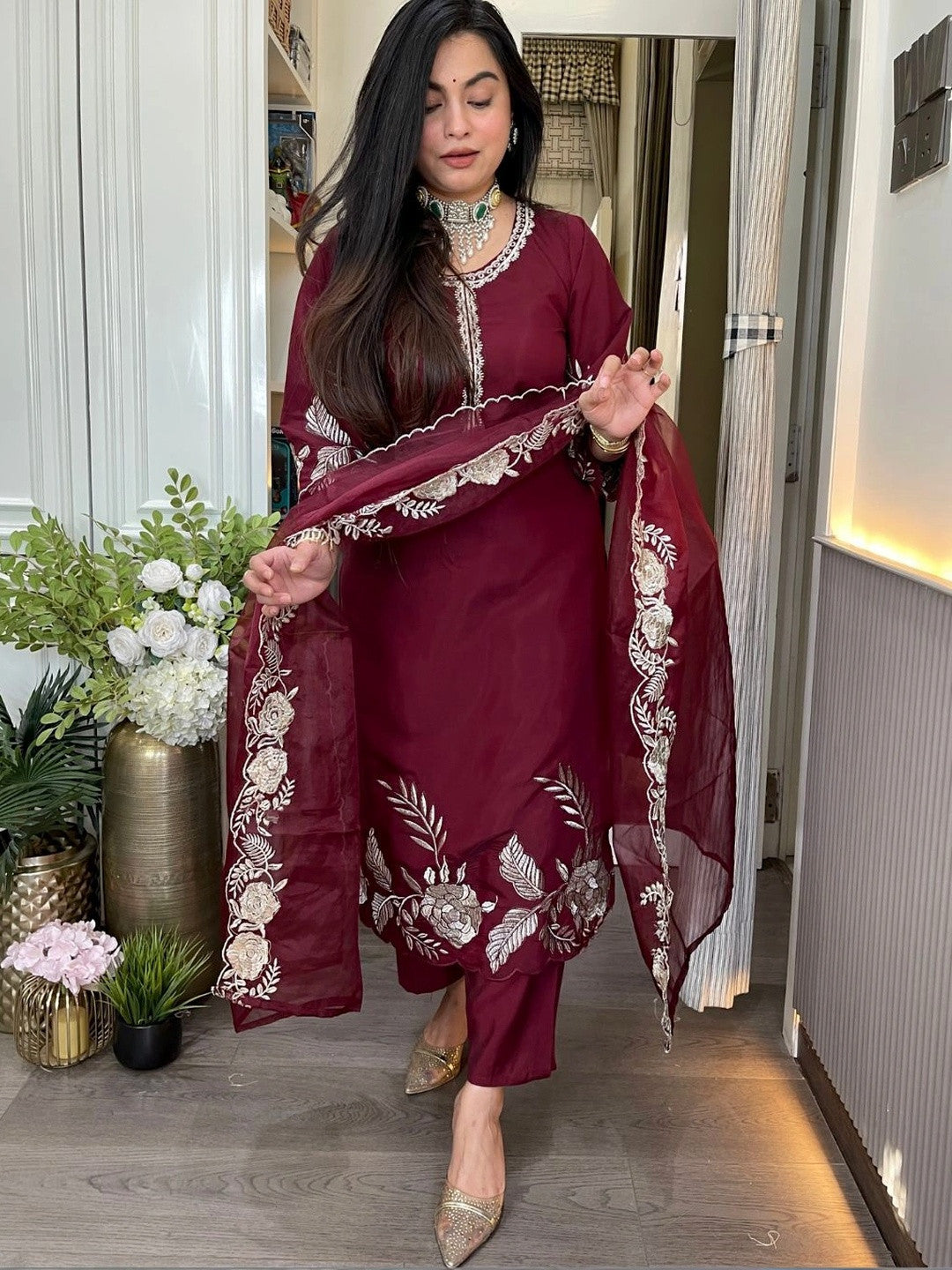 Women Floral Embroidered Regular Thread Work Chanderi Silk Kurta with Trousers & With Dupatta
