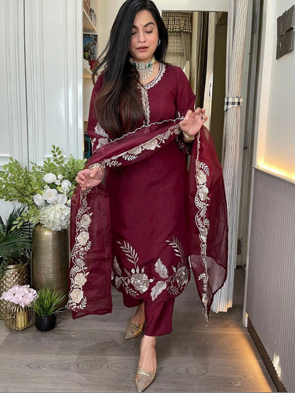 Women Floral Embroidered Regular Thread Work Chanderi Silk Kurta with Trousers & With Dupatta