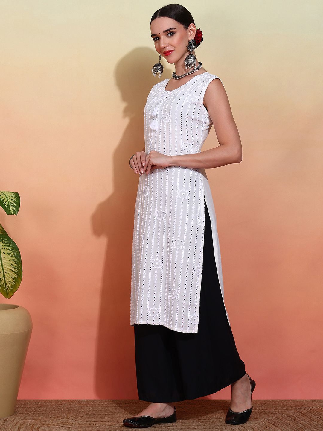 Dhiyona OD  Embroidered Straight Kurta