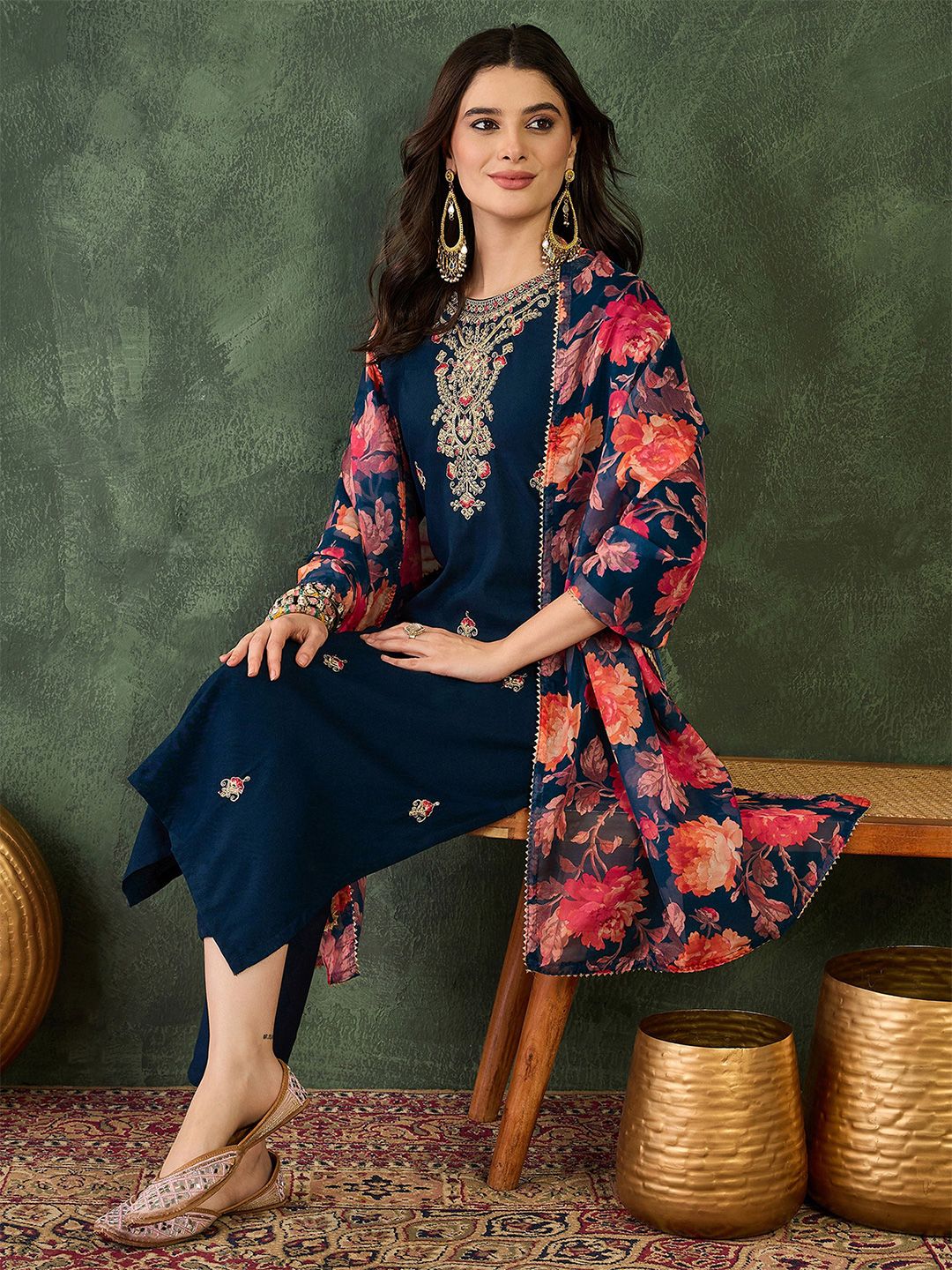 Dhiyona KL Women Floral Embroidered Regular Kurta with Trousers & With Dupatta