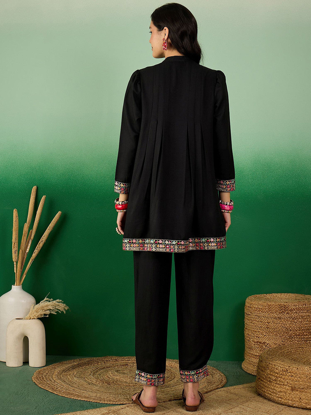 Women Floral Embroidered Kurta with Trousers