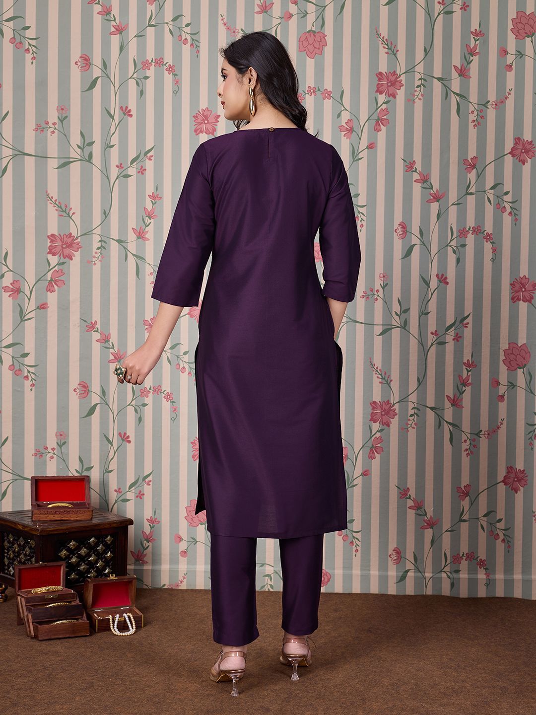 Dhiyona OD  Women Embroidered Straight Kurta
