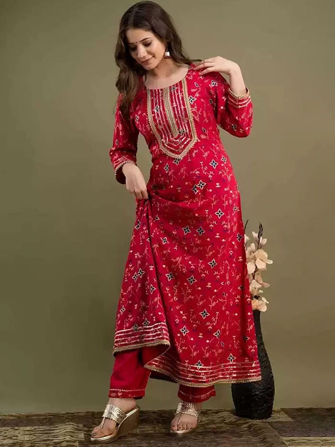 Dhiyona KL Women Floral Printed Regular Pure Cotton Kurta with Trousers & With Dupatta