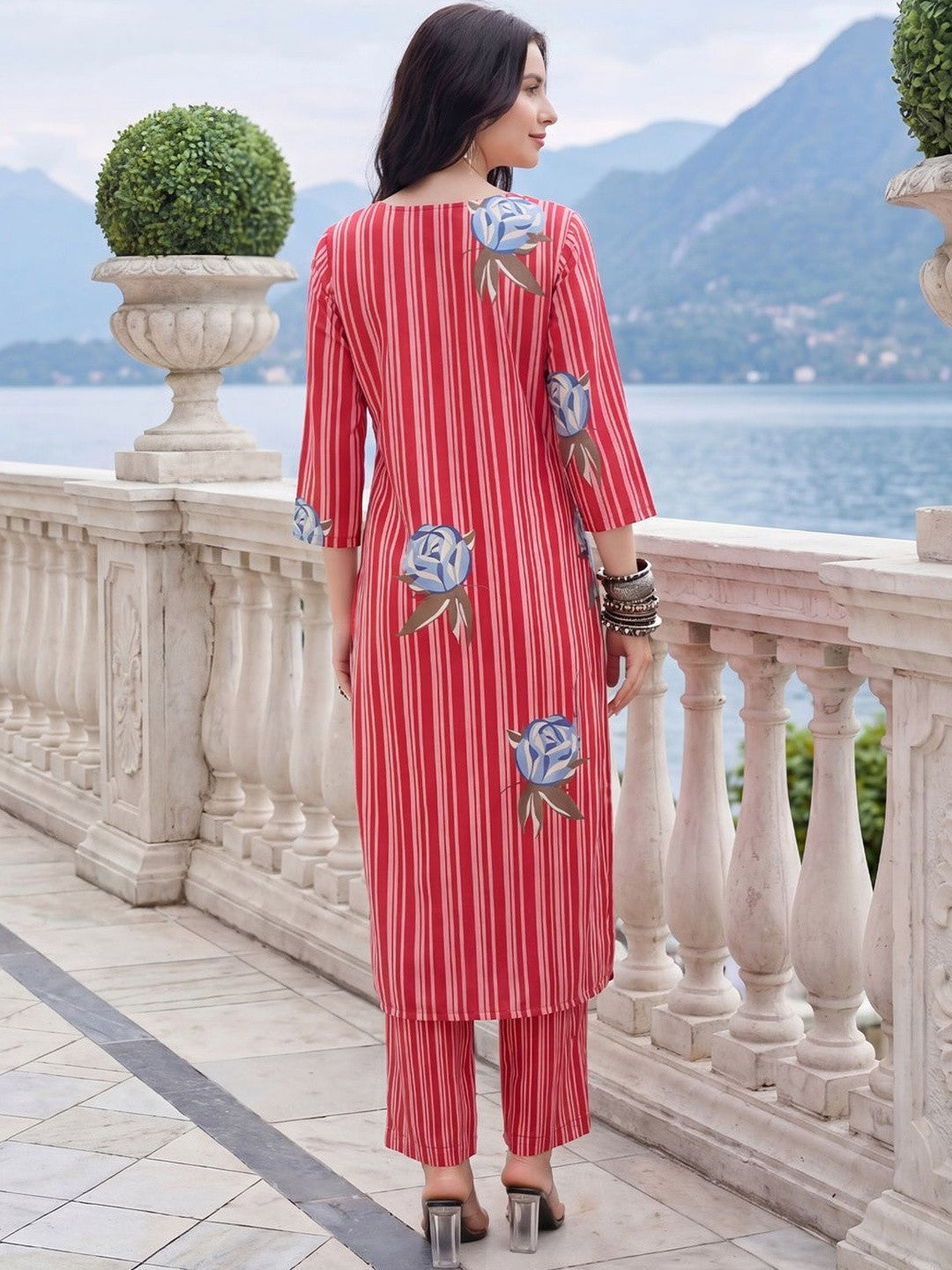 Women Printed Regular Kurta with Trousers