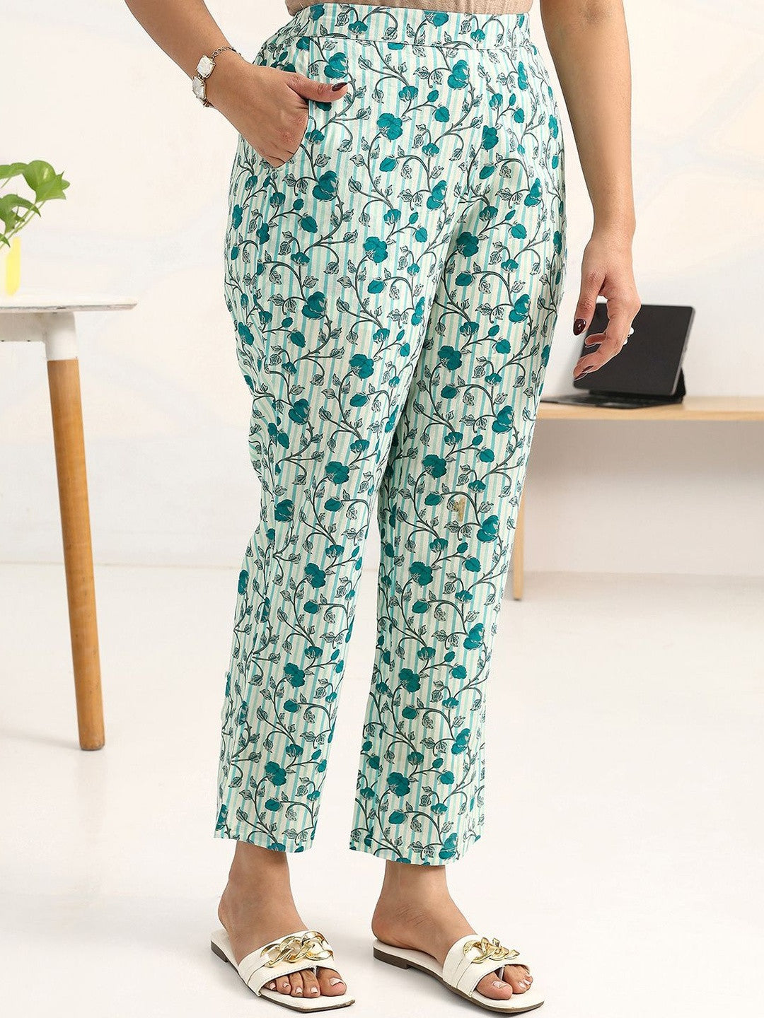 Women Printed Regular Cotton Blend Kurta with Trousers