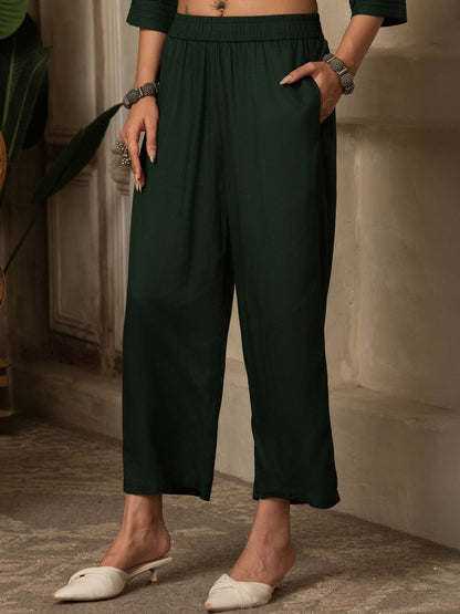 Women Green Regular Thread Viscose Rayon Round Neck Work Kurta Sets