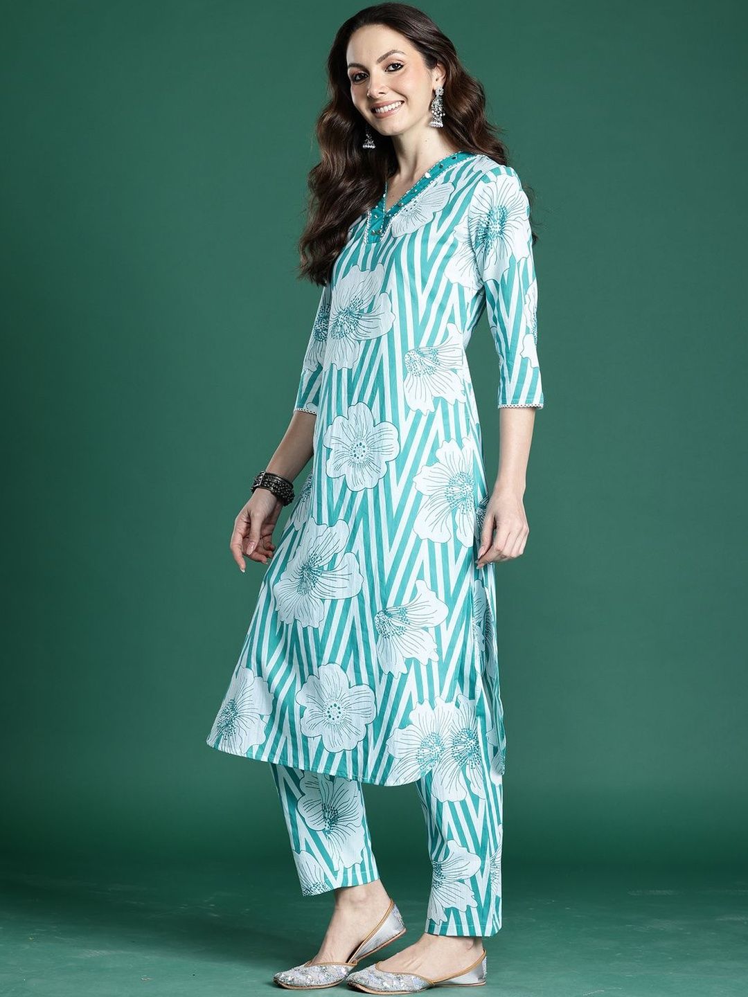 Women Floral Printed Regular Sequinned Pure Cotton Kurta with Trousers