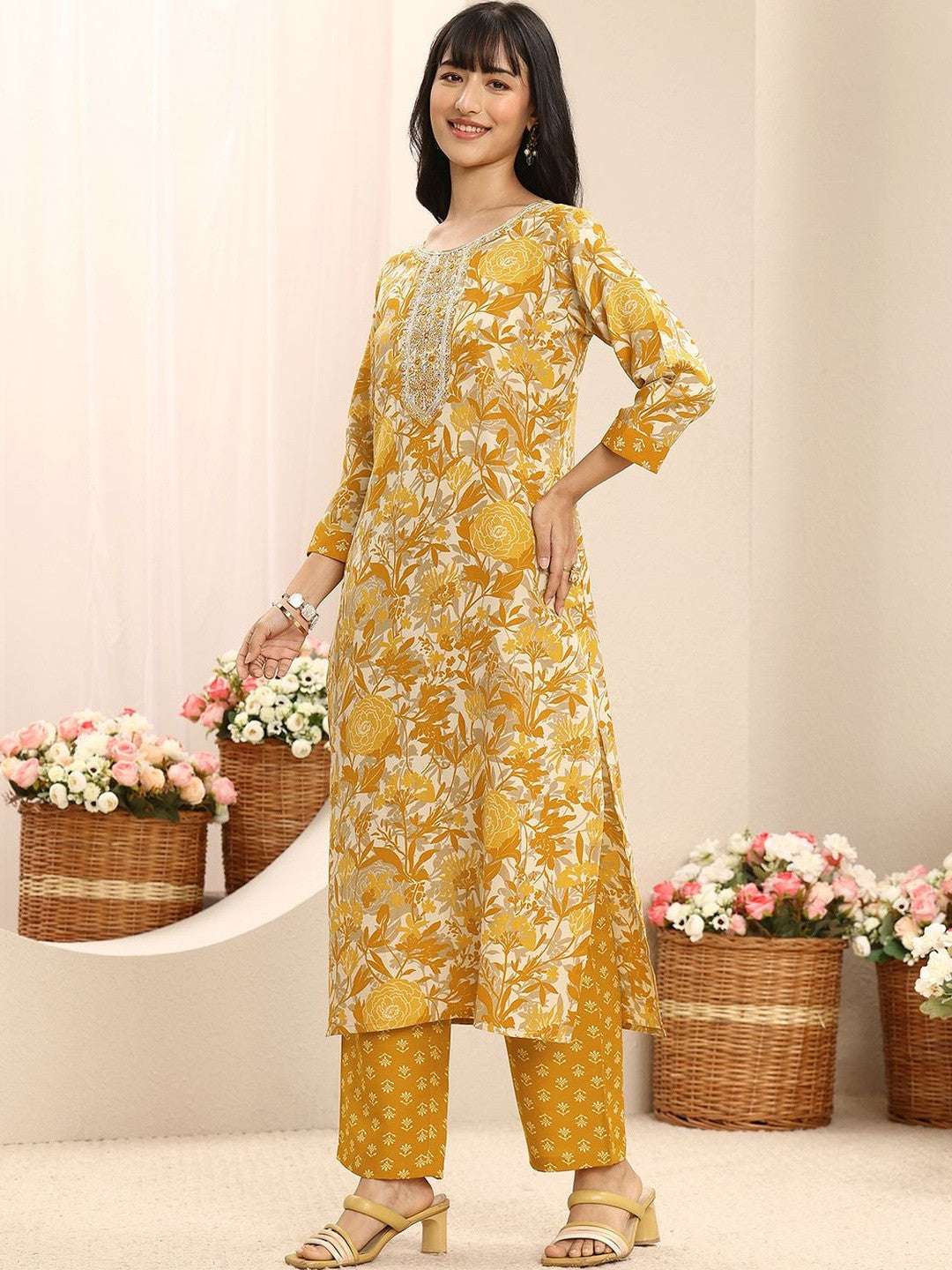 Women Floral Printed Regular Thread Work Kurta with Trousers & With Dupatta