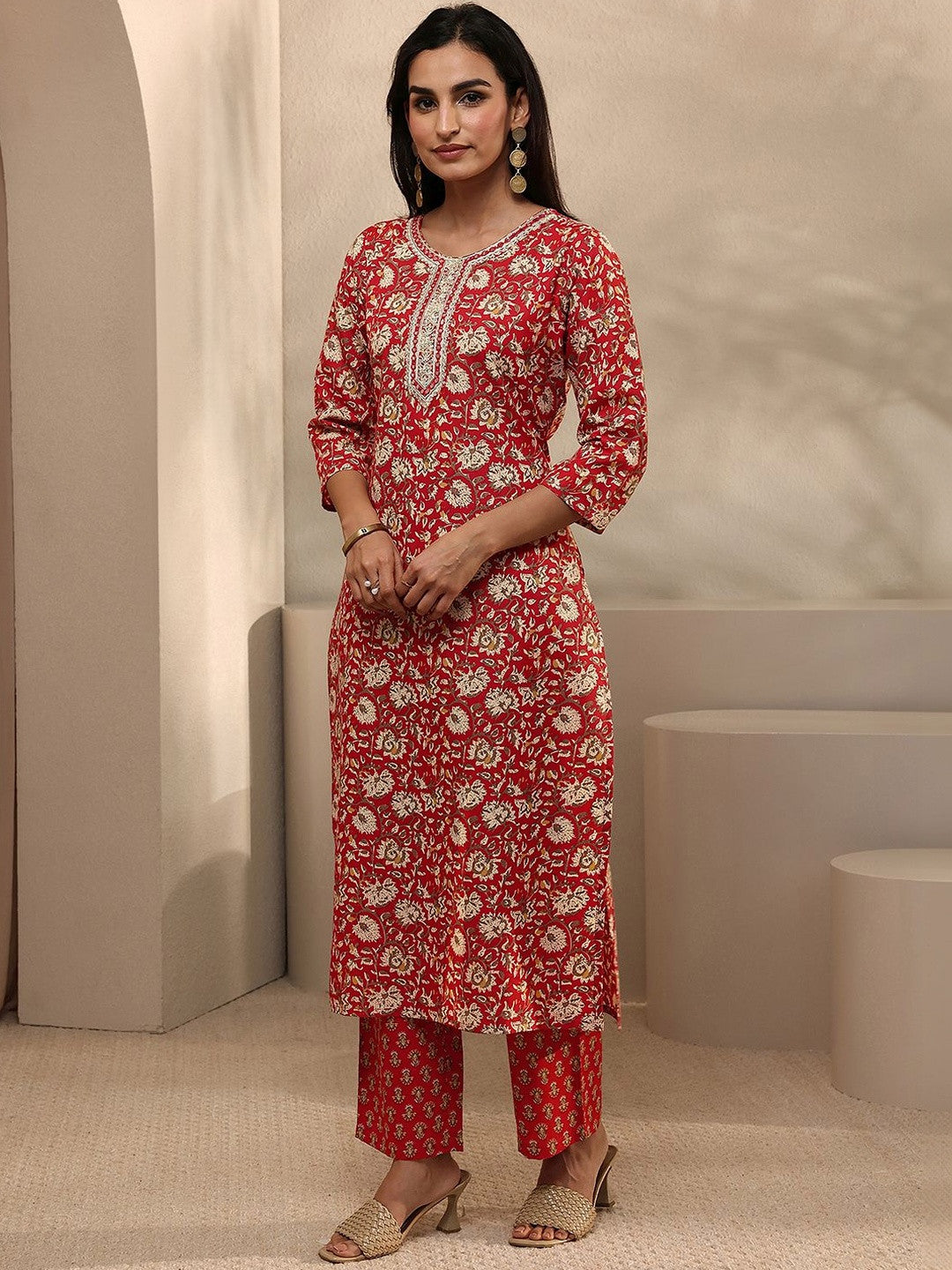 Women Floral Printed Regular Thread Work Kurta with Trousers & With Dupatta