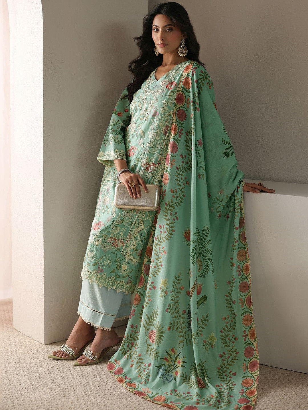 Women Floral Printed Regular Thread Work Kurta with Trousers & With Dupatta