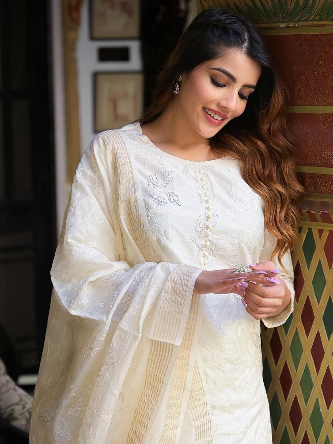 Dhiyona KL Women Cream Chanderi Silk Kurta Sets