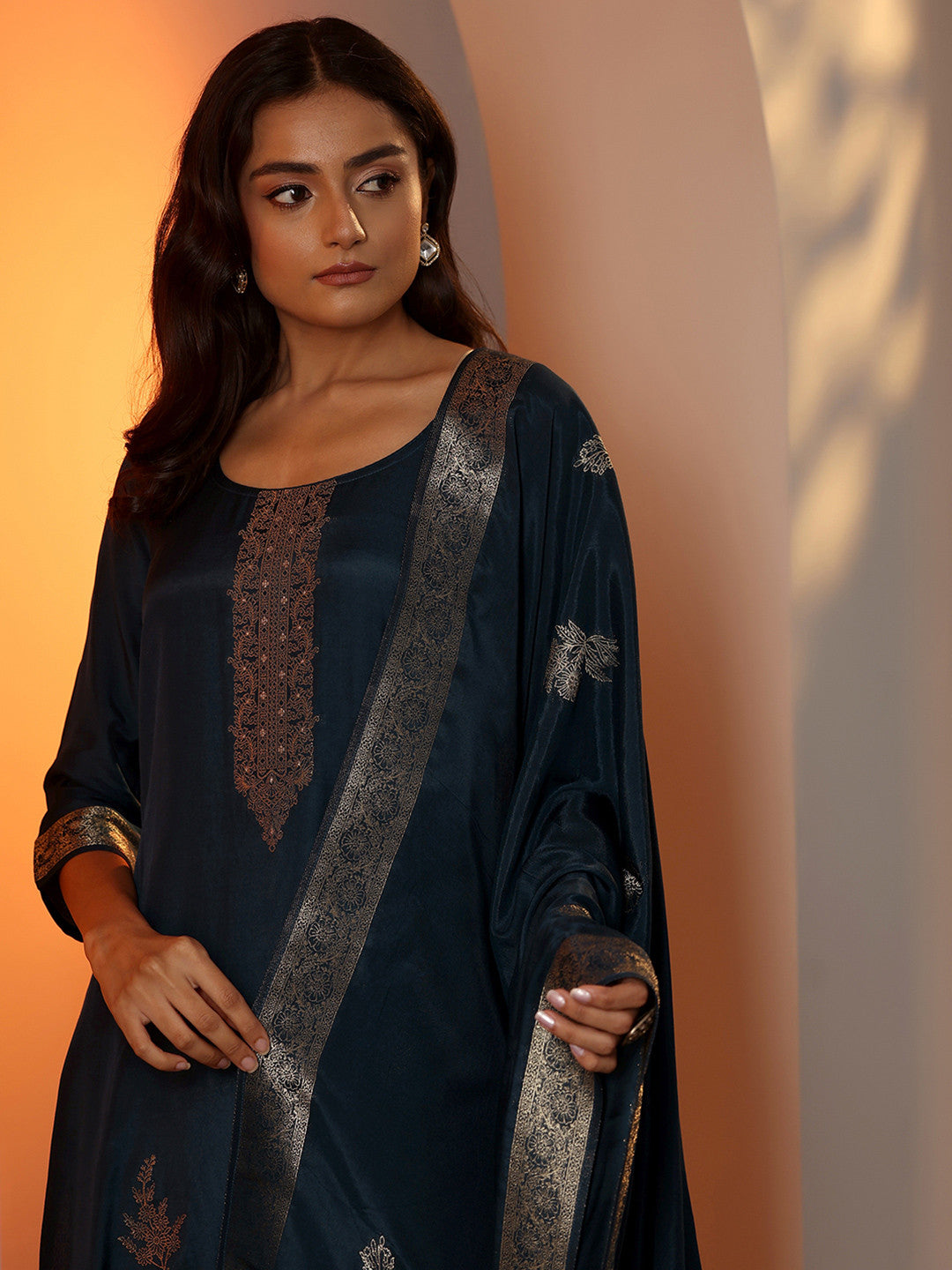 Women Ethnic Motifs Woven Design Regular Zari Kurta with Trousers & Dupatta