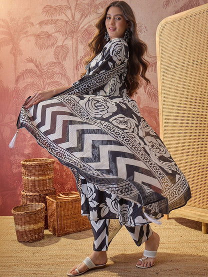 Women Embroidered Neck Anarkali Kurta Set With Tasseled Dupatta