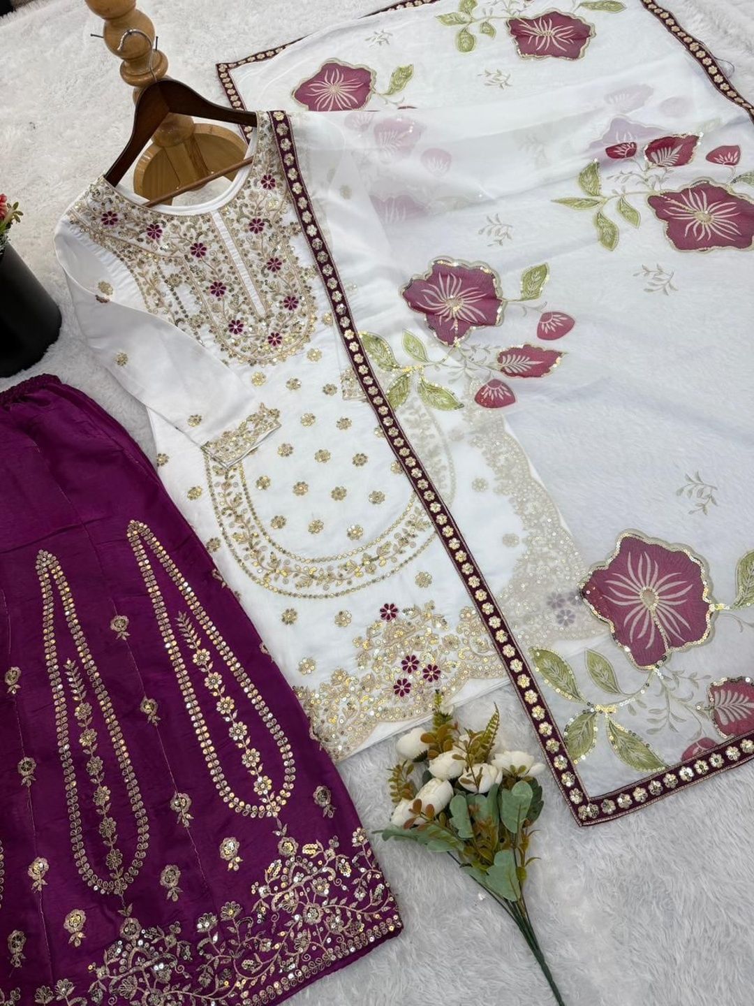 Dhiyona KL Women Floral Embroidered Regular Sequinned Kurta with Palazzos & With Dupatta