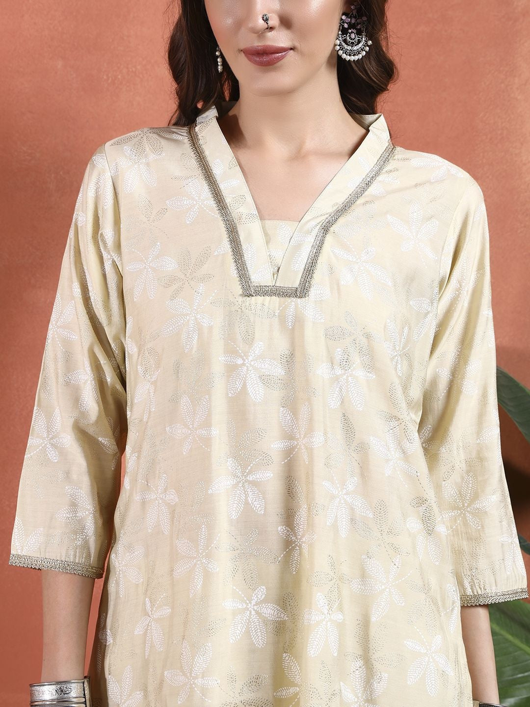 Floral Printed V-Neck Thread Work Straight Kurta With Trousers