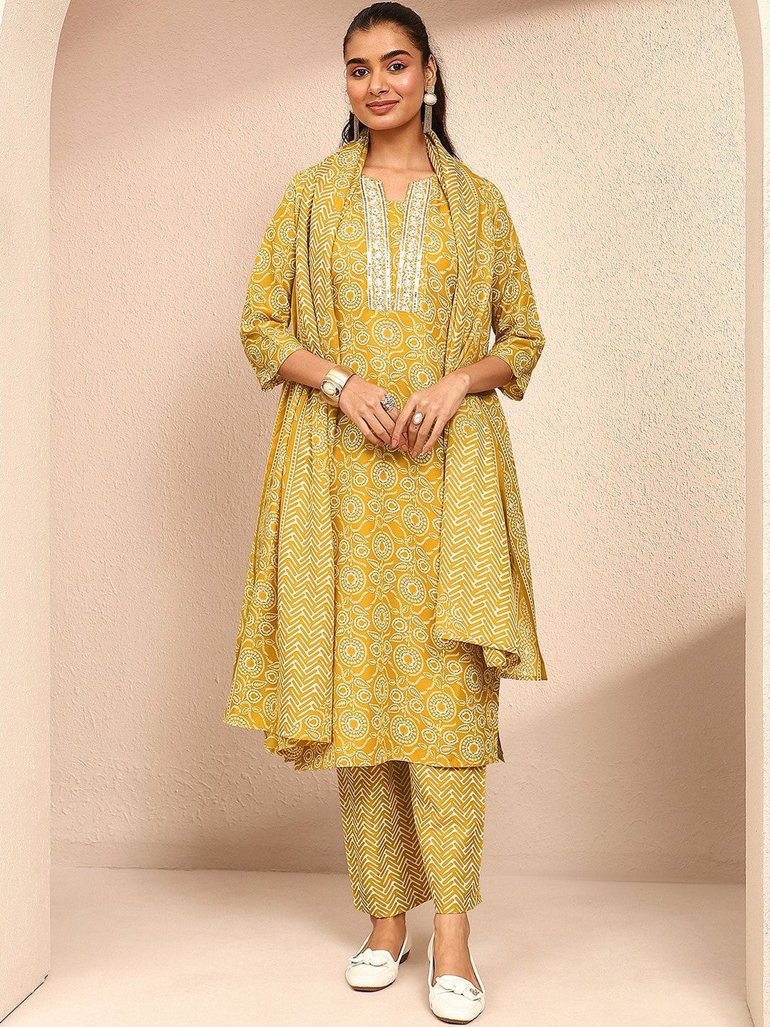 Women Ethnic Motifs Printed Regular Thread Work Kurta with Trousers & With Dupatta