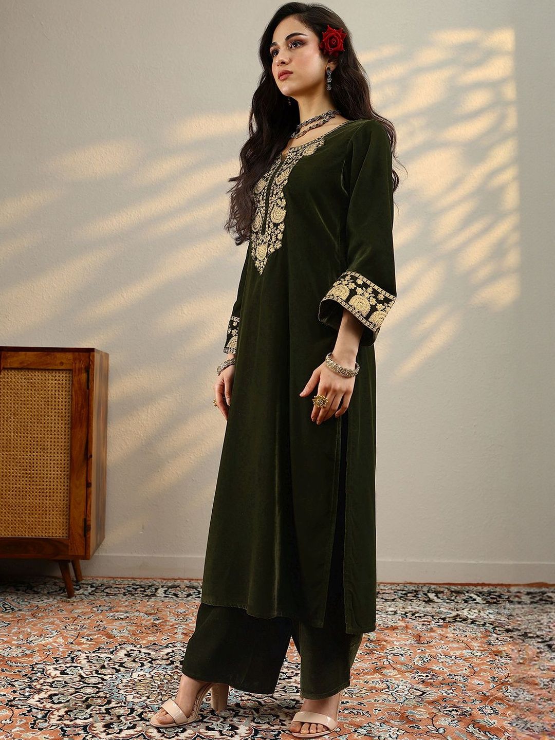 Dhiyona LL Ethnic Motifs Embroidered Thread Work Straight Velvet Kurta With Palazzos & Dupatta