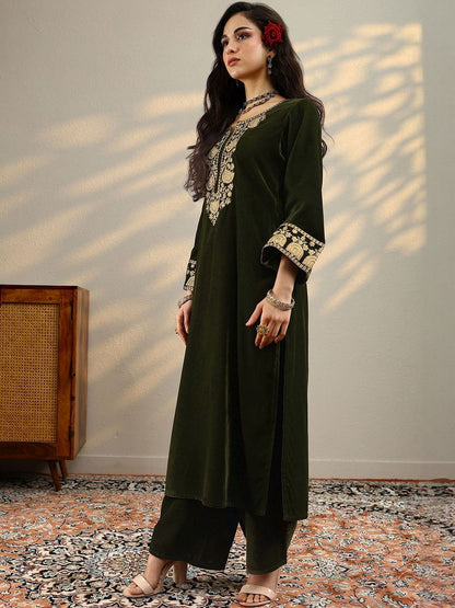 Dhiyona LL Ethnic Motifs Embroidered Thread Work Straight Velvet Kurta With Palazzos & Dupatta