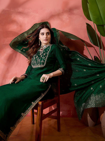 Women Floral Embroidered Regular Thread Work Kurta with Trousers & With Dupatta