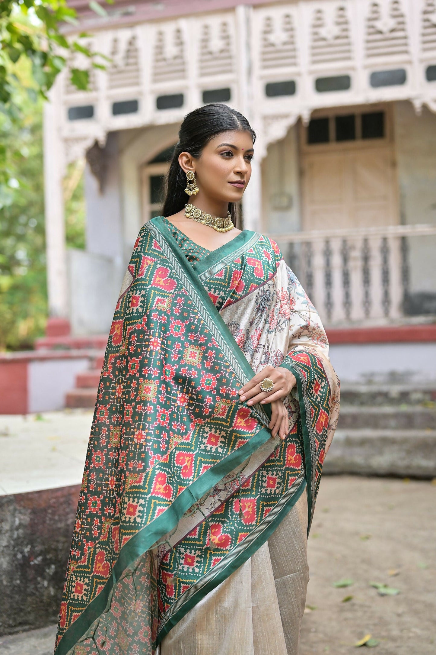 Women Yogita Patola Green Saree With Unstiched Blouse