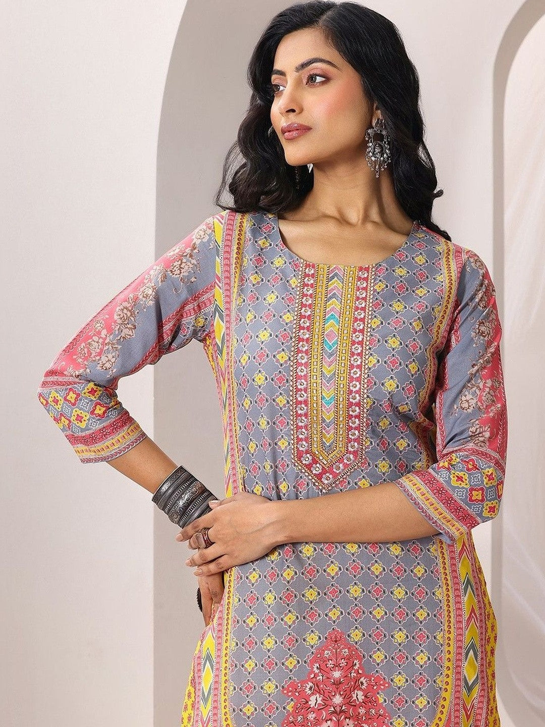 Women Ethnic Motifs Printed Regular Kurta with Trousers & With Dupatta